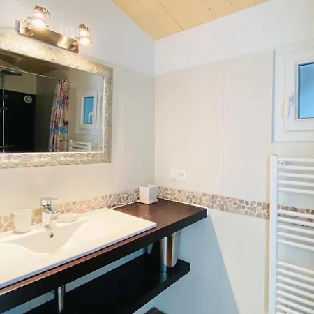 Superbe Avec Piscine A Proximite De La 4*