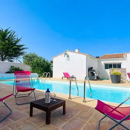 Superbe Avec Piscine A Proximite De La Hotel