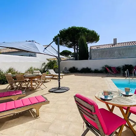 Superbe Avec Piscine A Proximite De La 4*