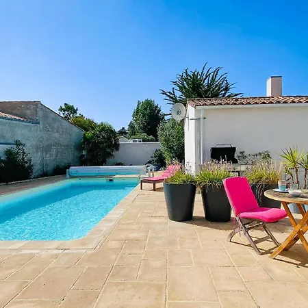 Superbe Avec Piscine A Proximite De La 4*
